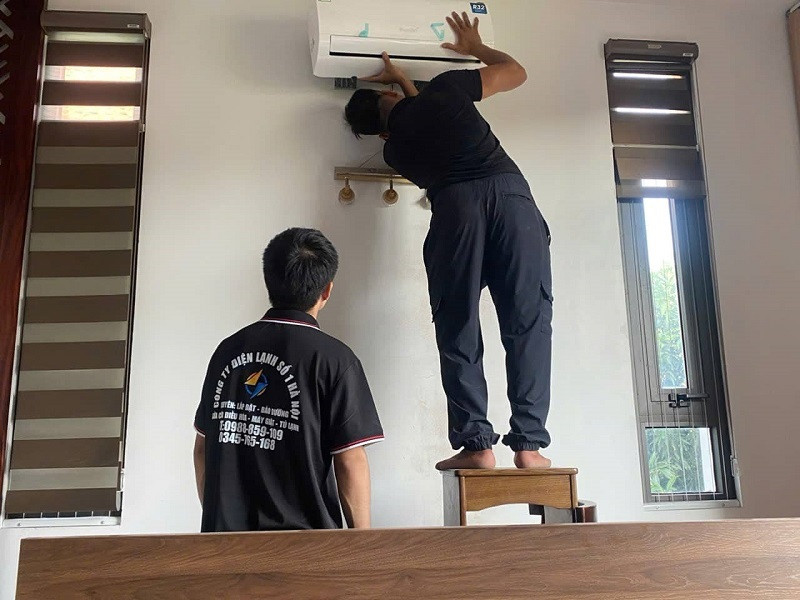 Thợ vệ sinh điều hòa 24/7 bất kể thời gian nào dù là ngày hay đêm Thợ vệ sinh điều hòa 24/7 bất kể thời gian nào dù là ngày hay đêm